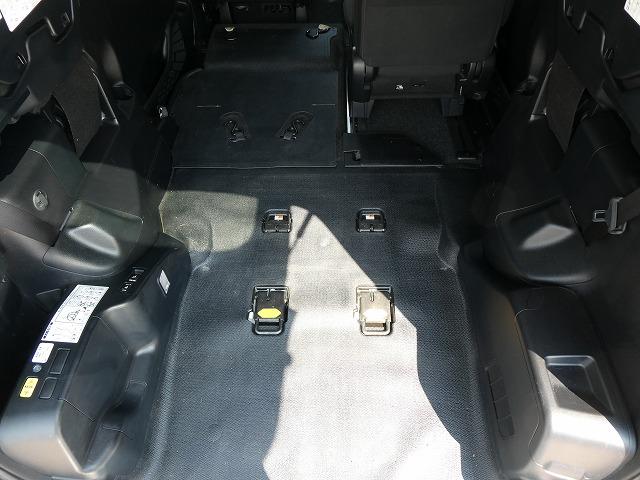 ヴォクシー Ｘ　福祉車両　４ＷＤ　ウェルキャブ　スロープ　タイプ１　リア車高降下装置　後退防止ベルト　車いす電動固定装置　両側電動スライドドア　ＥＴＣ　衝突軽減ブレーキ　セーフティーセンス（14枚目）