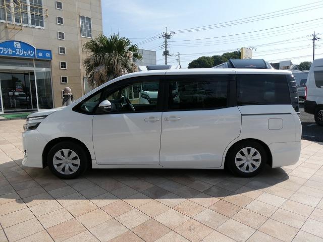 ヴォクシー Ｘ　福祉車両　４ＷＤ　ウェルキャブ　スロープ　タイプ１　リア車高降下装置　後退防止ベルト　車いす電動固定装置　両側電動スライドドア　ＥＴＣ　衝突軽減ブレーキ　セーフティーセンス（42枚目）