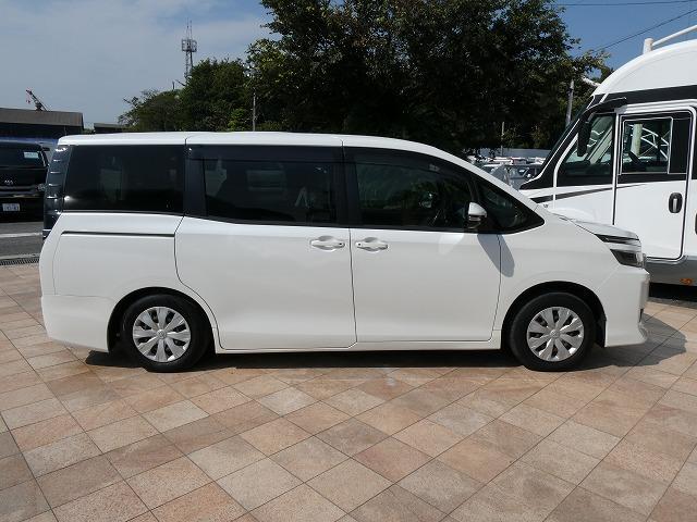 ヴォクシー Ｘ　福祉車両　４ＷＤ　ウェルキャブ　スロープ　タイプ１　リア車高降下装置　後退防止ベルト　車いす電動固定装置　両側電動スライドドア　ＥＴＣ　衝突軽減ブレーキ　セーフティーセンス（43枚目）