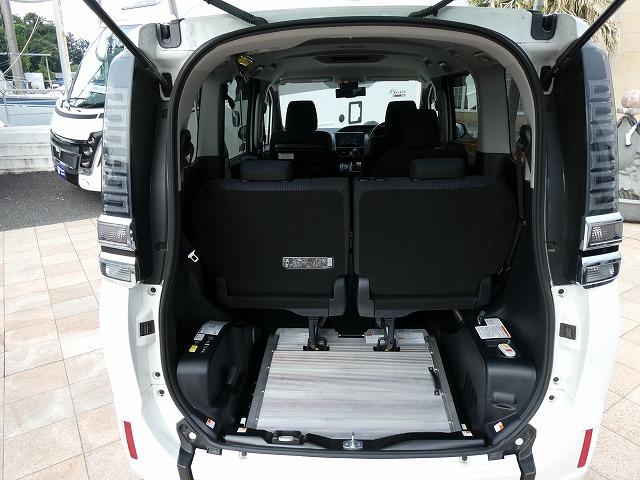 ヴォクシー Ｘ　福祉車両　４ＷＤ　ウェルキャブ　スロープ　タイプ１　車いす２基固定　電動ウインチ　車いす電動固定装置　衝突軽減ブレーキ　セーフティセンス　ＥＴＣ　片側電動スライドドア（10枚目）