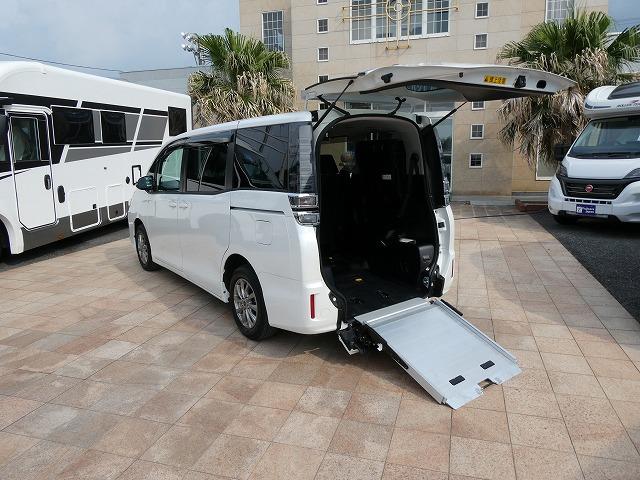 ヴォクシー Ｘ　福祉車両　４ＷＤ　ウェルキャブ　スロープ　タイプ１　車いす２基固定　電動ウインチ　車いす電動固定装置　衝突軽減ブレーキ　セーフティセンス　ＥＴＣ　片側電動スライドドア（31枚目）