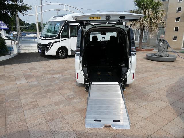 ヴォクシー Ｘ　福祉車両　４ＷＤ　ウェルキャブ　スロープ　タイプ１　車いす２基固定　電動ウインチ　車いす電動固定装置　衝突軽減ブレーキ　セーフティセンス　ＥＴＣ　片側電動スライドドア（33枚目）