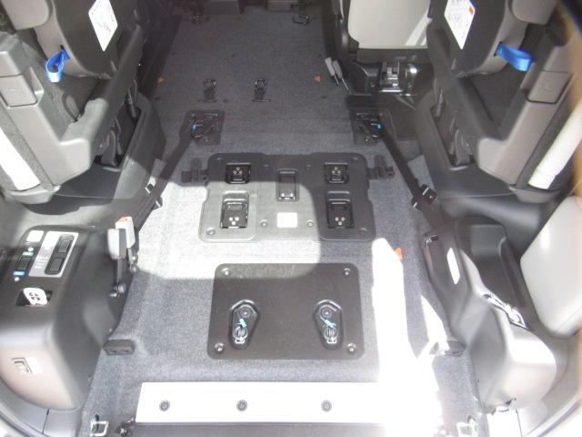 セレナ ＸＶ　福祉車両　チェアキャブ　スロープ　車いす２基固定　７人乗り　電動ウインチ　車いす電動固定装置　リア車高降下装置　衝突軽減ブレーキ　プロパイロット　前後ドライブレコーダー　ＥＴＣ　デジタルインナーミラー（9枚目）
