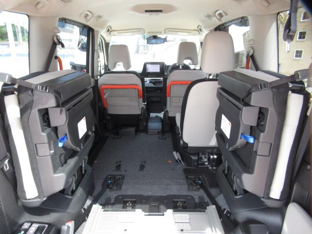 セレナ ＸＶ　福祉車両　チェアキャブ　スロープ　車いす２基固定　７人乗り　電動ウインチ　車いす電動固定装置　リア車高降下装置　衝突軽減ブレーキ　プロパイロット　前後ドライブレコーダー　ＥＴＣ　デジタルインナーミラー（11枚目）