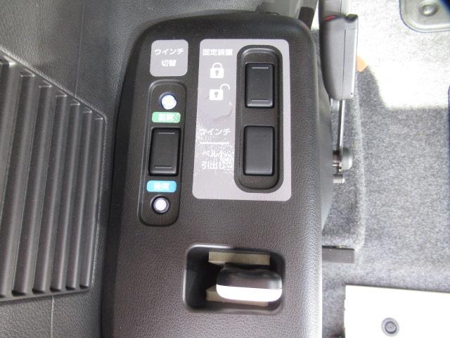 セレナ ＸＶ　福祉車両　チェアキャブ　スロープ　車いす２基固定　７人乗り　電動ウインチ　車いす電動固定装置　リア車高降下装置　衝突軽減ブレーキ　プロパイロット　前後ドライブレコーダー　ＥＴＣ　デジタルインナーミラー（28枚目）
