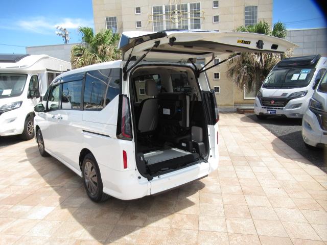セレナ ＸＶ　福祉車両　チェアキャブ　スロープ　車いす２基固定　７人乗り　電動ウインチ　車いす電動固定装置　リア車高降下装置　衝突軽減ブレーキ　プロパイロット　前後ドライブレコーダー　ＥＴＣ　デジタルインナーミラー（30枚目）