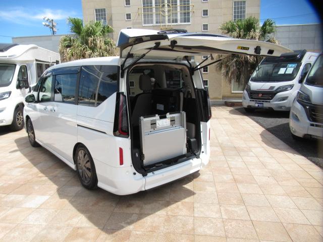 セレナ ＸＶ　福祉車両　チェアキャブ　スロープ　車いす２基固定　７人乗り　電動ウインチ　車いす電動固定装置　リア車高降下装置　衝突軽減ブレーキ　プロパイロット　前後ドライブレコーダー　ＥＴＣ　デジタルインナーミラー（31枚目）
