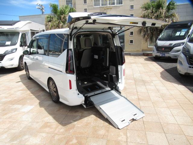 セレナ ＸＶ　福祉車両　チェアキャブ　スロープ　車いす２基固定　７人乗り　電動ウインチ　車いす電動固定装置　リア車高降下装置　衝突軽減ブレーキ　プロパイロット　前後ドライブレコーダー　ＥＴＣ　デジタルインナーミラー（32枚目）