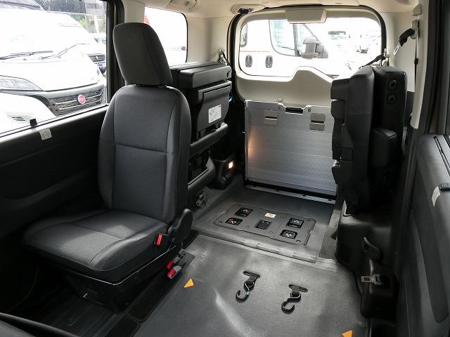 セレナ ｅ－パワー　ハイウェイスターＶ　福祉車両　スロープ　車いす１名セカンド仕様　７人乗り　プロパイロット　車いす２列目固定　電動ウインチ　車いす電動固定装置　リア車高降下装置　ＥＴＣ２．０　前後ドライブレコーダー　両側オートスライドドア（8枚目）
