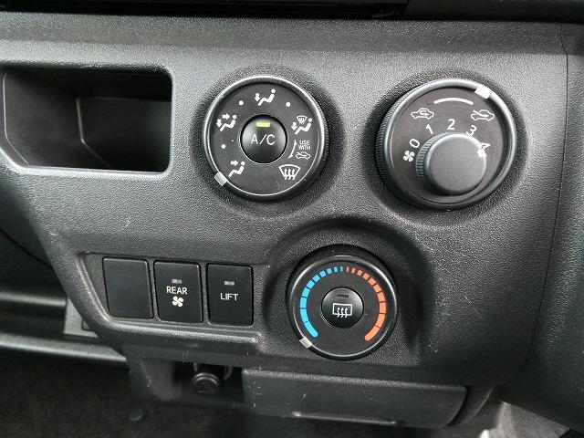 レジアスエースバン 　福祉車両　ウェルキャブ　Ｂタイプ　リアリフト　車いす電動固定装置　電動サイドステップ　車いす２基固定　１０人乗り　バックカメラ　スライドドアイージークローザー（21枚目）
