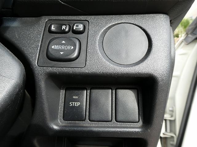 レジアスエースバン 　福祉車両　ウェルキャブ　Ｂタイプ　リアリフト　車いす電動固定装置　電動サイドステップ　車いす２基固定　１０人乗り　バックカメラ　スライドドアイージークローザー（22枚目）