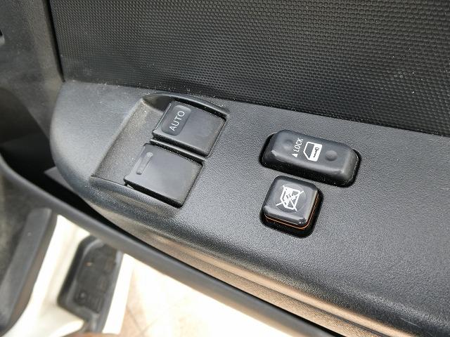 レジアスエースバン 　福祉車両　ウェルキャブ　Ｂタイプ　リアリフト　車いす電動固定装置　電動サイドステップ　車いす２基固定　１０人乗り　バックカメラ　スライドドアイージークローザー（24枚目）