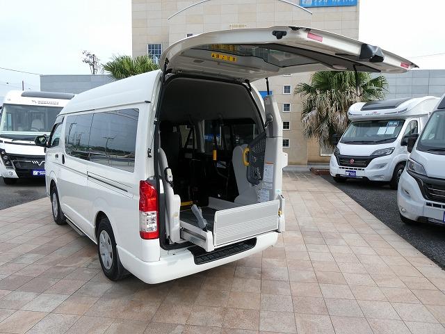 レジアスエースバン 　福祉車両　ウェルキャブ　Ｂタイプ　リアリフト　車いす電動固定装置　電動サイドステップ　車いす２基固定　１０人乗り　バックカメラ　スライドドアイージークローザー（30枚目）