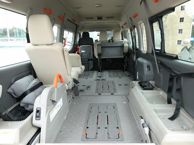 ＮＶ３５０キャラバンバン 　福祉車両　チェアキャブ　リアリフト　Ｄ仕様　車いす４基固定　車いす電動固定装置　電動サイドステップ　バックカメラ（3枚目）