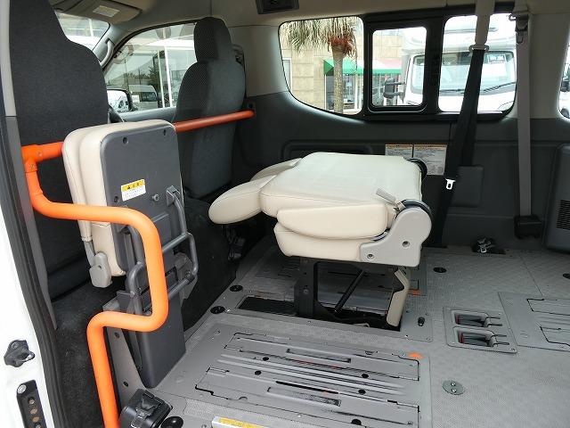 ＮＶ３５０キャラバンバン 　福祉車両　チェアキャブ　リアリフト　Ｄ仕様　車いす４基固定　車いす電動固定装置　電動サイドステップ　バックカメラ（9枚目）