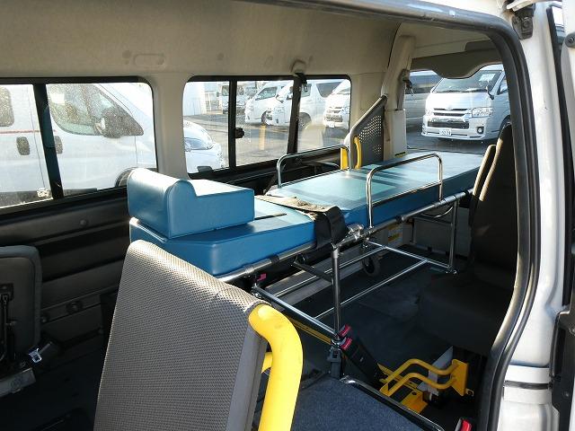 レジアスエースバン  福祉車両 ウェルキャブ Aタイプ 車いす2基固定 リアリフト 車いす2基固定 ストレッチャー固定装置 純正ストレッチャー付き(7枚目)