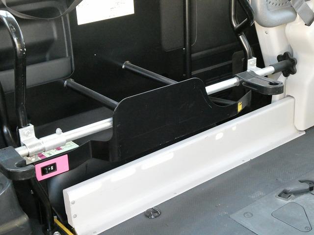 レジアスエースバン  福祉車両 ウェルキャブ Aタイプ 車いす2基固定 リアリフト 車いす2基固定 ストレッチャー固定装置 純正ストレッチャー付き(10枚目)