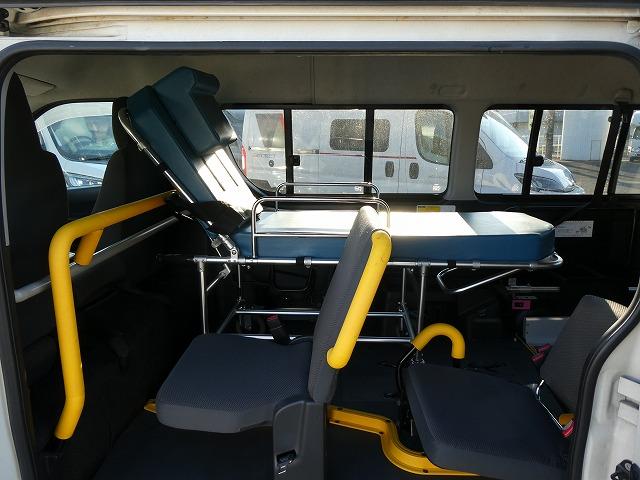 レジアスエースバン  福祉車両 ウェルキャブ Aタイプ 車いす2基固定 リアリフト 車いす2基固定 ストレッチャー固定装置 純正ストレッチャー付き(12枚目)