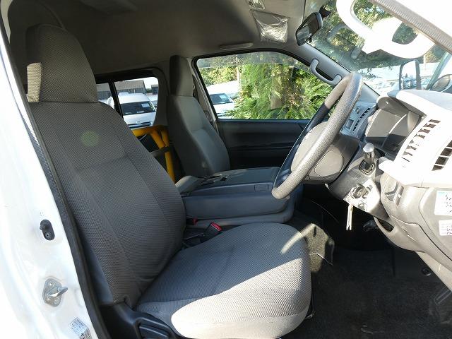 レジアスエースバン  福祉車両 ウェルキャブ Aタイプ 車いす2基固定 リアリフト 車いす2基固定 ストレッチャー固定装置 純正ストレッチャー付き(19枚目)