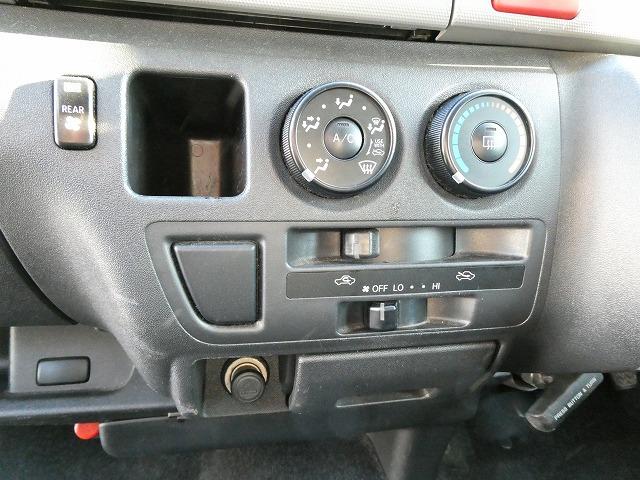 レジアスエースバン  福祉車両 ウェルキャブ Aタイプ 車いす2基固定 リアリフト 車いす2基固定 ストレッチャー固定装置 純正ストレッチャー付き(21枚目)