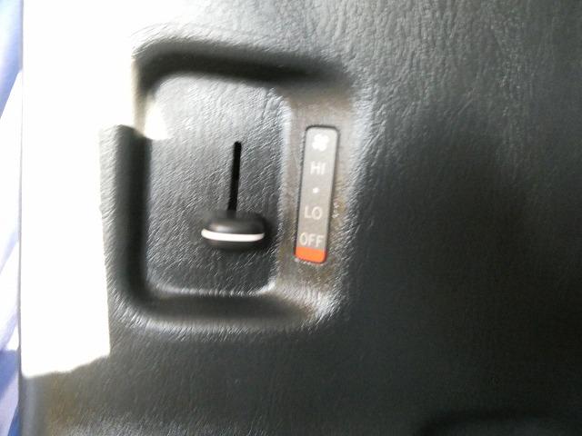 レジアスエースバン  福祉車両 ウェルキャブ Aタイプ 車いす2基固定 リアリフト 車いす2基固定 ストレッチャー固定装置 純正ストレッチャー付き(25枚目)