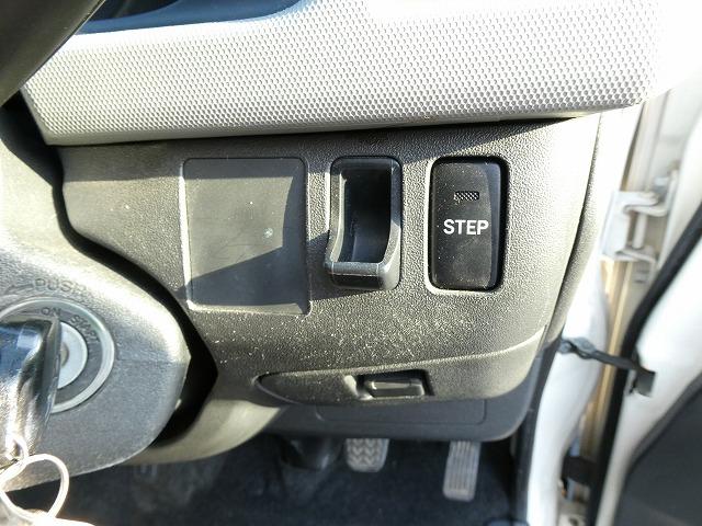 レジアスエースバン  福祉車両 ウェルキャブ Aタイプ 車いす2基固定 リアリフト 車いす2基固定 ストレッチャー固定装置 純正ストレッチャー付き(26枚目)