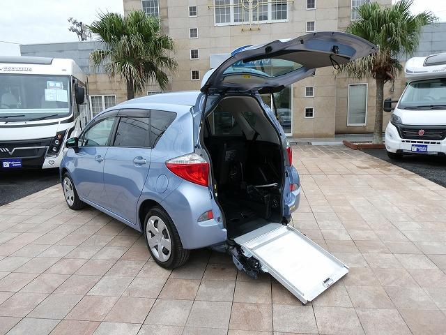 ラクティス 福祉車両 ウェルキャブ スロープ 後退防止ベルト リア車高降下装置 車いす電動固定装置 電動コーナーポール(28枚目)