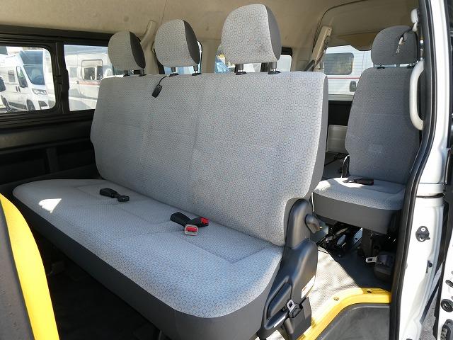 ハイエースコミューター 　福祉車両　ウェルキャブ　Ｄタイプ　車いす４基固定　９人乗り　車いす電動固定装置　電動サイドステップ　ケンウッドメモリーナビ　バックカメラ（8枚目）