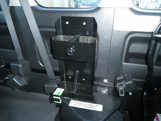 ハイエースコミューター 　福祉車両　ウェルキャブ　Ｄタイプ　車いす４基固定　９人乗り　車いす電動固定装置　電動サイドステップ　ケンウッドメモリーナビ　バックカメラ（11枚目）