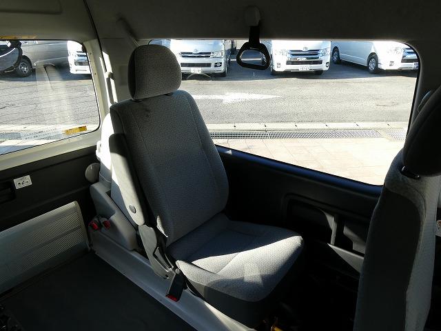 ハイエースコミューター 　福祉車両　ウェルキャブ　Ｄタイプ　車いす４基固定　９人乗り　車いす電動固定装置　電動サイドステップ　ケンウッドメモリーナビ　バックカメラ（14枚目）