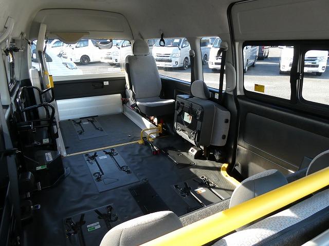 ハイエースコミューター 　福祉車両　ウェルキャブ　Ｄタイプ　車いす４基固定　９人乗り　車いす電動固定装置　電動サイドステップ　ケンウッドメモリーナビ　バックカメラ（15枚目）