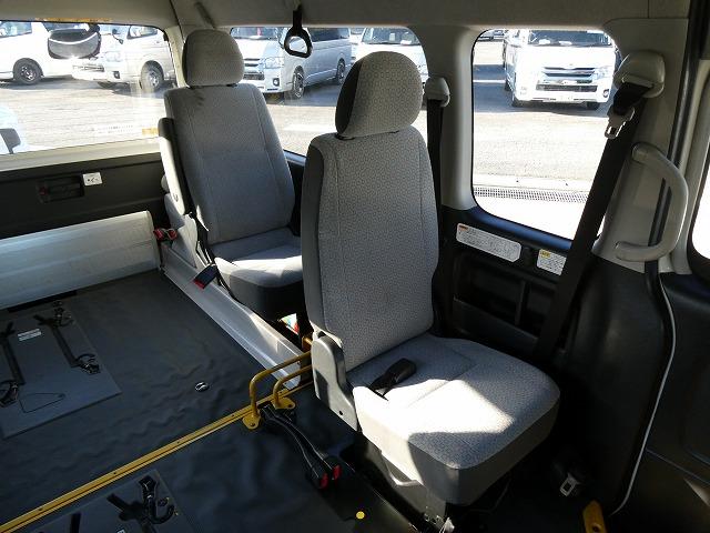 ハイエースコミューター 　福祉車両　ウェルキャブ　Ｄタイプ　車いす４基固定　９人乗り　車いす電動固定装置　電動サイドステップ　ケンウッドメモリーナビ　バックカメラ（16枚目）
