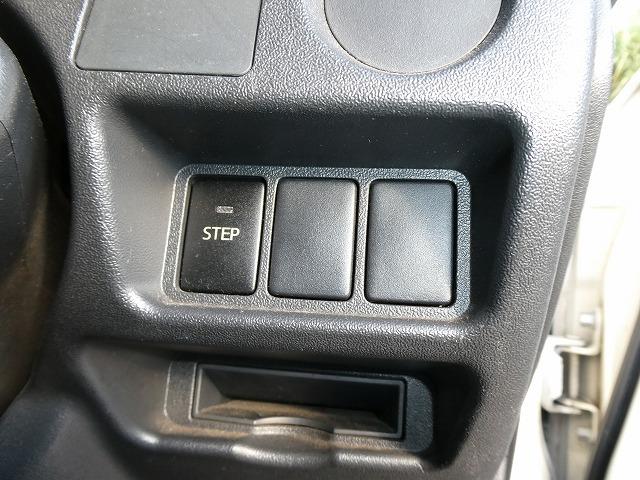 ハイエースコミューター 　福祉車両　ウェルキャブ　Ｄタイプ　車いす４基固定　９人乗り　車いす電動固定装置　電動サイドステップ　ケンウッドメモリーナビ　バックカメラ（19枚目）
