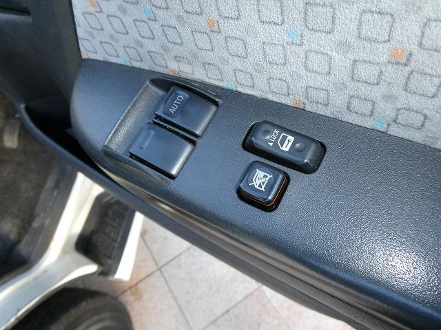 ハイエースコミューター 　福祉車両　ウェルキャブ　Ｄタイプ　車いす４基固定　９人乗り　車いす電動固定装置　電動サイドステップ　ケンウッドメモリーナビ　バックカメラ（21枚目）