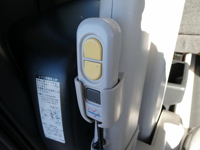 ハイエースコミューター 　福祉車両　ウェルキャブ　Ｄタイプ　車いす４基固定　９人乗り　車いす電動固定装置　電動サイドステップ　ケンウッドメモリーナビ　バックカメラ（23枚目）