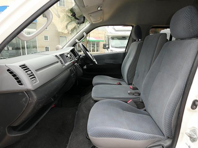 ハイエースコミューター 　福祉車両　ウェルキャブ　Ｄタイプ　リアリフト　車いす４基固定　車いす電動固定装置　電動サイドステップ　１０人乗り　電動スライドドア（4枚目）