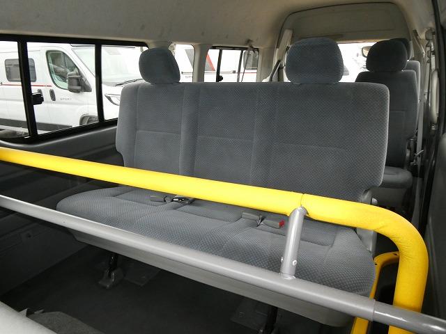 ハイエースコミューター 　福祉車両　ウェルキャブ　Ｄタイプ　リアリフト　車いす４基固定　車いす電動固定装置　電動サイドステップ　１０人乗り　電動スライドドア（6枚目）