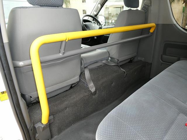 ハイエースコミューター 　福祉車両　ウェルキャブ　Ｄタイプ　リアリフト　車いす４基固定　車いす電動固定装置　電動サイドステップ　１０人乗り　電動スライドドア（7枚目）