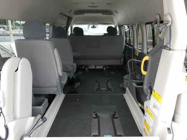 ハイエースコミューター 　福祉車両　ウェルキャブ　Ｄタイプ　リアリフト　車いす４基固定　車いす電動固定装置　電動サイドステップ　１０人乗り　電動スライドドア（12枚目）