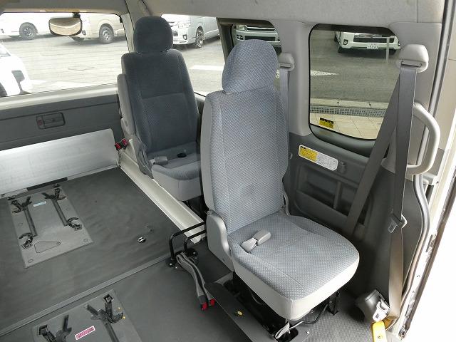 ハイエースコミューター 　福祉車両　ウェルキャブ　Ｄタイプ　リアリフト　車いす４基固定　車いす電動固定装置　電動サイドステップ　１０人乗り　電動スライドドア（14枚目）