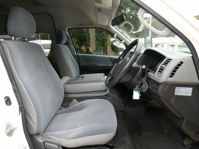 ハイエースコミューター 　福祉車両　ウェルキャブ　Ｄタイプ　リアリフト　車いす４基固定　車いす電動固定装置　電動サイドステップ　１０人乗り　電動スライドドア（15枚目）