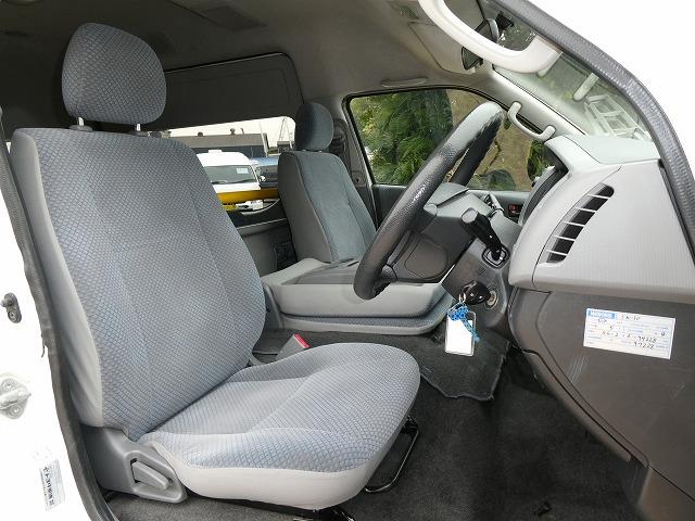 ハイエースコミューター 　福祉車両　ウェルキャブ　Ｄタイプ　リアリフト　車いす４基固定　車いす電動固定装置　電動サイドステップ　１０人乗り　電動スライドドア（16枚目）