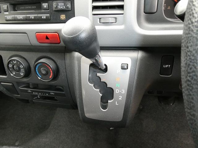 ハイエースコミューター 　福祉車両　ウェルキャブ　Ｄタイプ　リアリフト　車いす４基固定　車いす電動固定装置　電動サイドステップ　１０人乗り　電動スライドドア（17枚目）