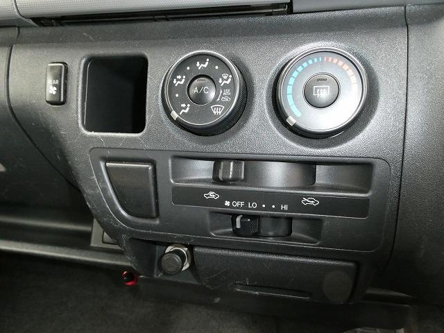 ハイエースコミューター 　福祉車両　ウェルキャブ　Ｄタイプ　リアリフト　車いす４基固定　車いす電動固定装置　電動サイドステップ　１０人乗り　電動スライドドア（18枚目）