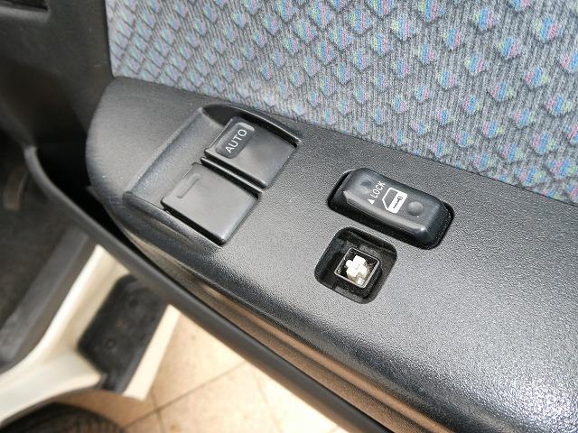 ハイエースコミューター 　福祉車両　ウェルキャブ　Ｄタイプ　リアリフト　車いす４基固定　車いす電動固定装置　電動サイドステップ　１０人乗り　電動スライドドア（23枚目）