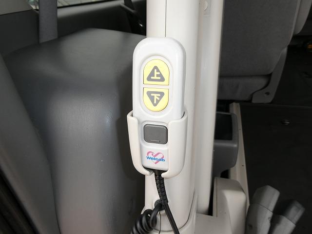ハイエースコミューター 　福祉車両　ウェルキャブ　Ｄタイプ　リアリフト　車いす４基固定　車いす電動固定装置　電動サイドステップ　１０人乗り　電動スライドドア（27枚目）