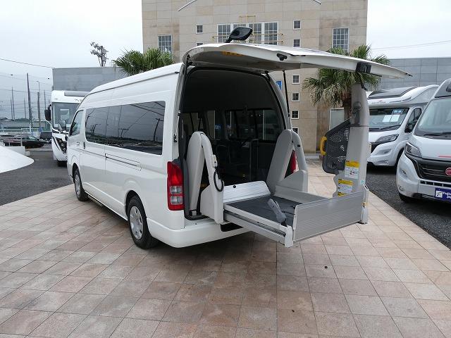 ハイエースコミューター 　福祉車両　ウェルキャブ　Ｄタイプ　リアリフト　車いす４基固定　車いす電動固定装置　電動サイドステップ　１０人乗り　電動スライドドア（31枚目）