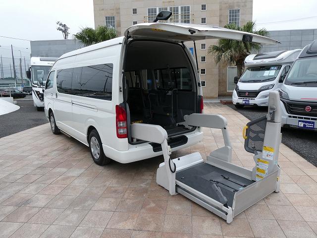 ハイエースコミューター 　福祉車両　ウェルキャブ　Ｄタイプ　リアリフト　車いす４基固定　車いす電動固定装置　電動サイドステップ　１０人乗り　電動スライドドア（33枚目）