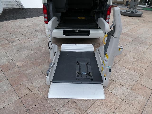 ハイエースコミューター 　福祉車両　ウェルキャブ　Ｄタイプ　リアリフト　車いす４基固定　車いす電動固定装置　電動サイドステップ　１０人乗り　電動スライドドア（35枚目）
