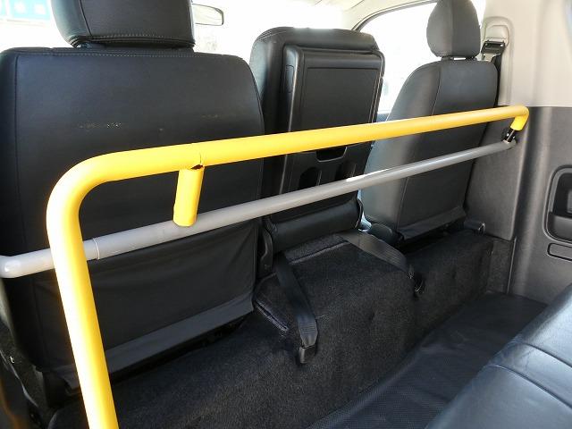 ハイエースコミューター 　福祉車両　ウェルキャブ　Ｄタイプ　車いす４基固定　リアリフト　車いす電動固定装置　電動サイドステップ　パナソニックメモリーナビ　バックカメラ　フルセグ（6枚目）